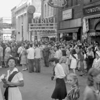 Main_Street_Crowd_395.jpg